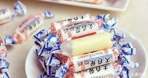 剥开|为什么大白兔奶糖剥开以后还有一层“透明纸”?能不能吃呢?