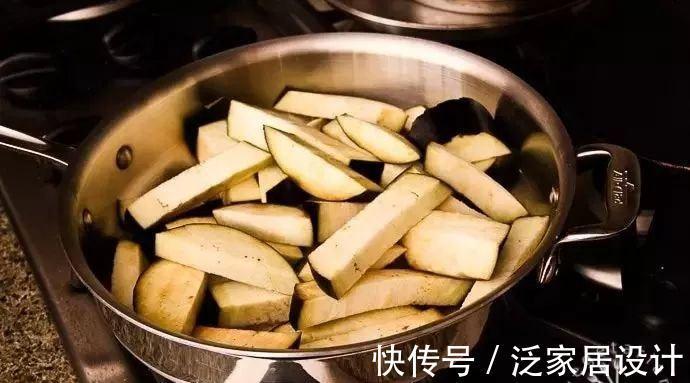 干炒法|茄子费油我教您几招,连一勺油都不用,美味到爆!