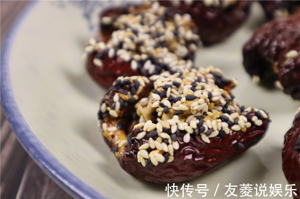 想吃枣夹核桃不用买,红枣核桃一拥抱,等10分钟,满屋子飘香