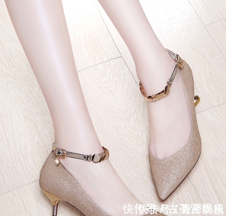 高跟鞋|穿细跟鞋怕崴脚,穿粗跟鞋嫌不好看,4款优雅迷人的酒杯跟试试看