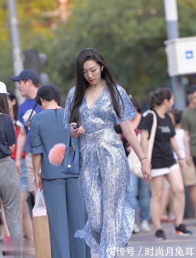 女生 别小瞧微胖的女生,穿起连衣裙比谁都美丽