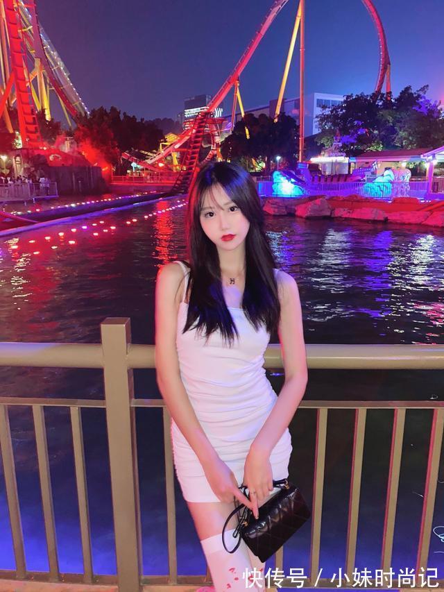 清纯 长腿美女穿搭起来简单又好看,双腿修长,成熟和清纯风格皆可