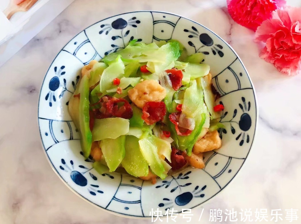 腊肠炒儿菜|家常炒儿菜的做法，加入小米椒，香辣下饭，太解馋了