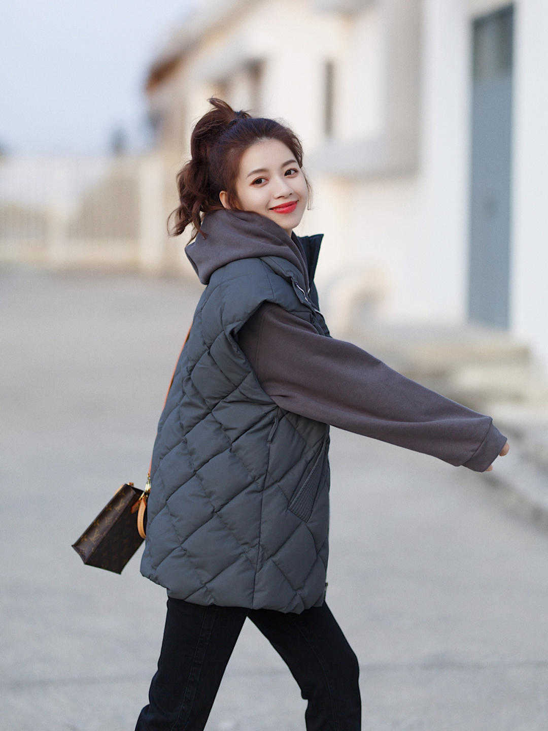 卫衣 收起你的呢大衣吧!秋冬“羽绒马甲”火了,保暖时髦还很酷!