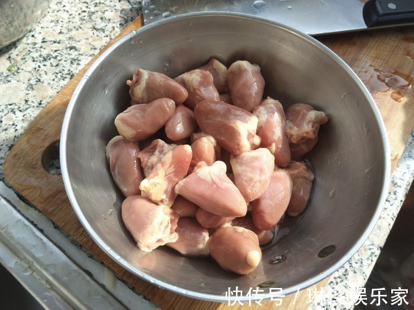 鸡身上“最值钱”的部位,买鸡的老板都留着自己吃,一只鸡就一个
