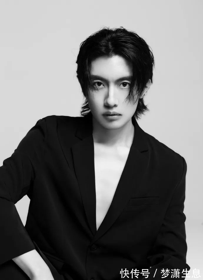 孟老师!清华美院男神酷似金城武!为一幅画累瘦17斤,堪比彩铅界“冷军”