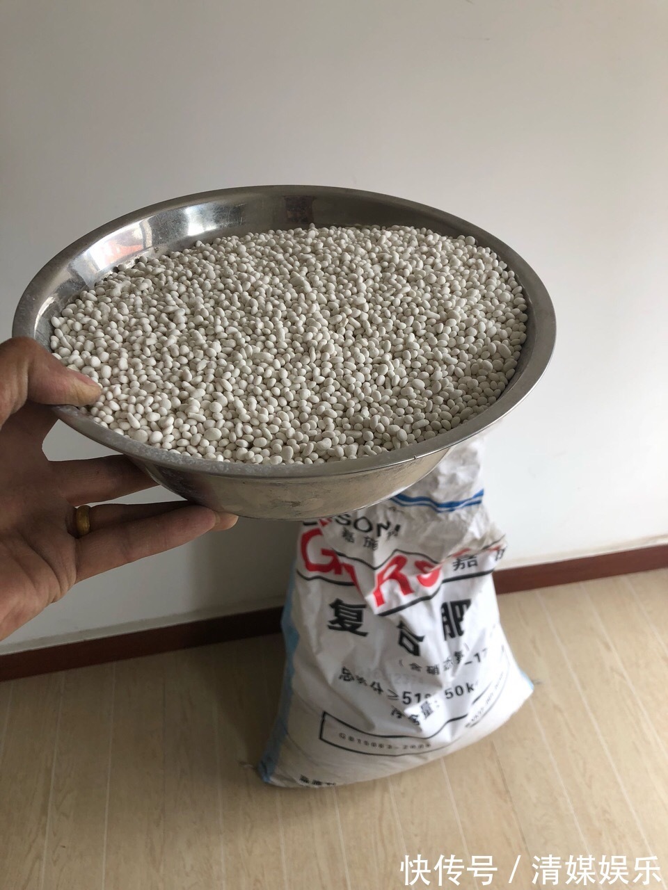 偷偷告诉你，高手养花必备“4个技巧”，养啥花都能“枝粗叶绿”