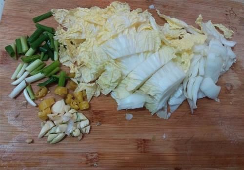 此菜钙是大白菜的3倍，2元1斤，酸辣下饭，正当季要多吃