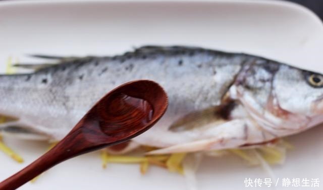鱼不论怎么蒸都发腥牢记这2点,不腥肉嫩还很鲜