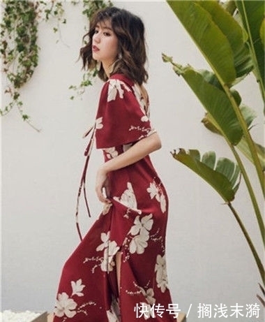 街拍：高颜值的小美女，身穿黑色蕾丝，实在甜美