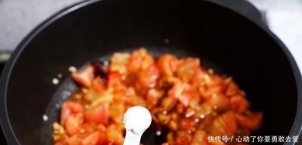 春末遇到此菜别手软,堪称植物“美白丸”,常吃晒黑的皮肤也白了