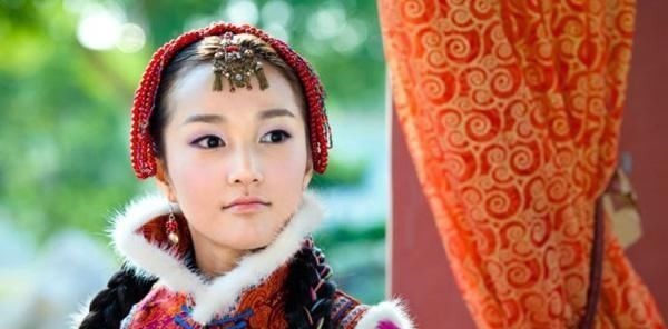 册封|清朝唯一以皇后礼册封的妃子，16岁嫁56岁皇帝，历经五朝才下葬！