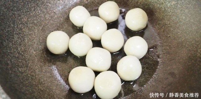 糯米粉开水一烫,两手一捏,自己一餐可以吃30个