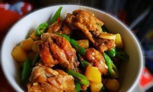 家常鸡肉菜谱,鸡翅根烧土豆,简单美味下饭,一道不错的家常菜