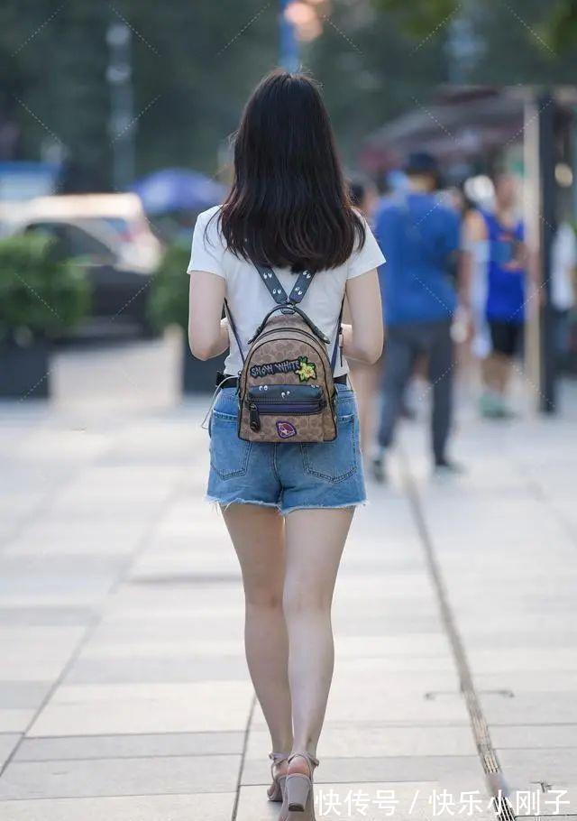 打底裤|短款打底裤搭配白色上衣，简单好看，打造百搭款式穿搭