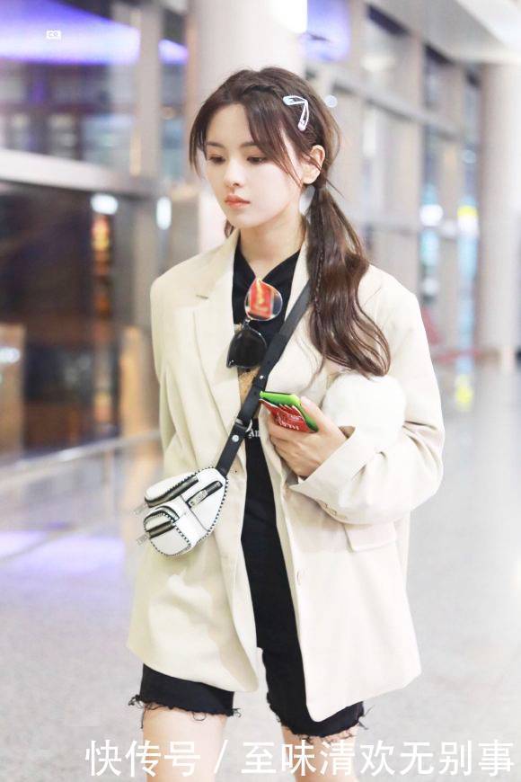 超越|【锦鲤】杨超越,从漫画里走出来的少女,对她的穿搭又刷新了认知!