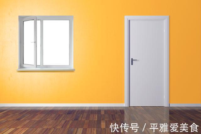 木色|灰色地砖,配什么颜色的房门选择正确了,装修更大气