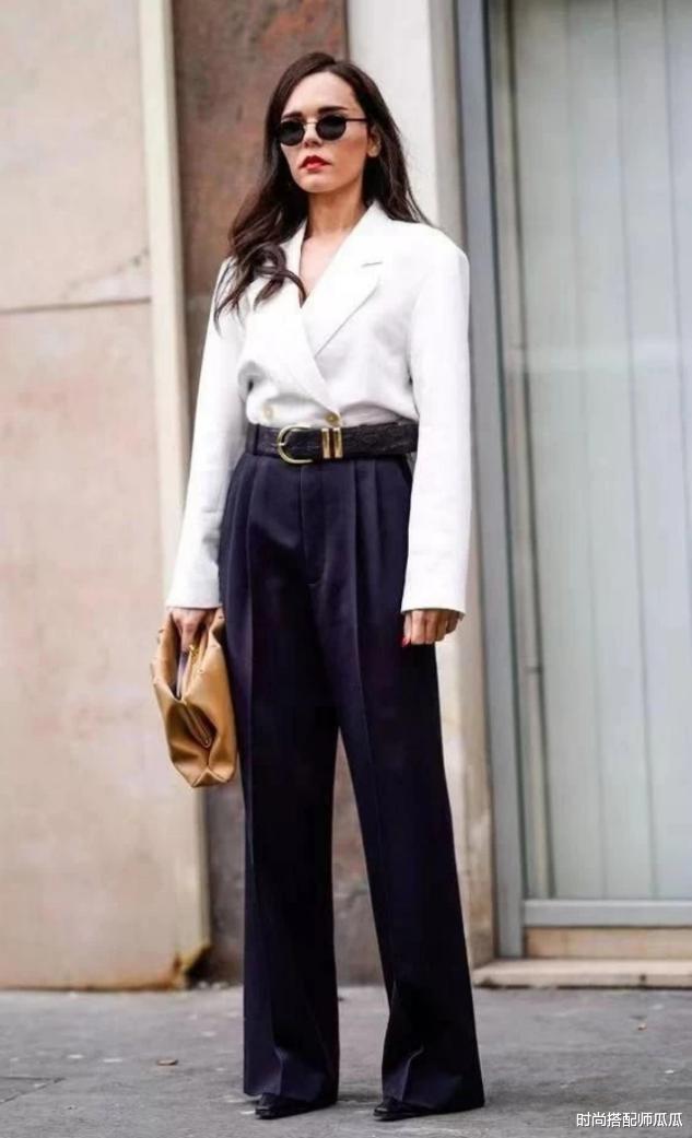 显瘦|再见阔腿裤!今年秋冬流行这条“喇叭裤”,遮肉显瘦又时髦