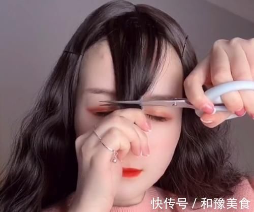 小技巧|女学生用小技巧剪了款刘海后,男生们看完都不淡定了,女生:急求同款