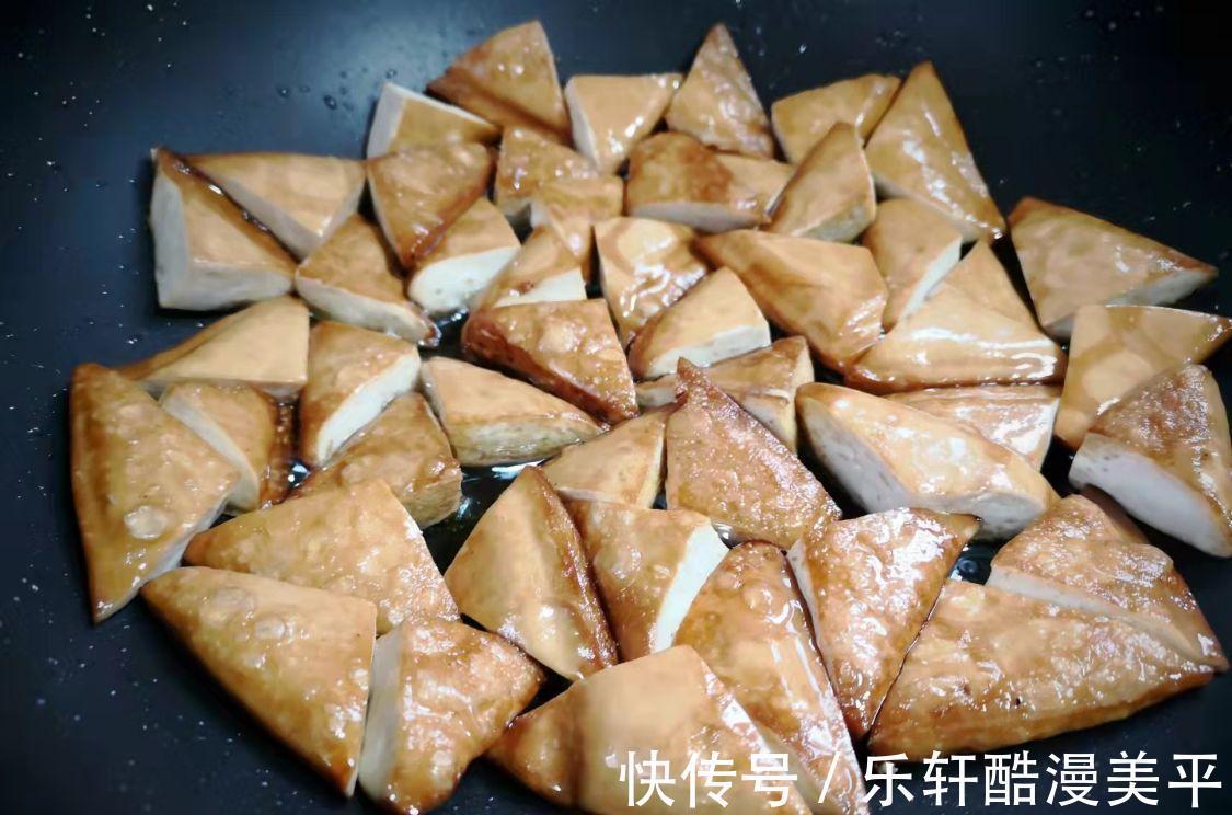 女儿|豆干这样做真香,做法简单又下饭,每次吃女儿连汤汁也不放过!