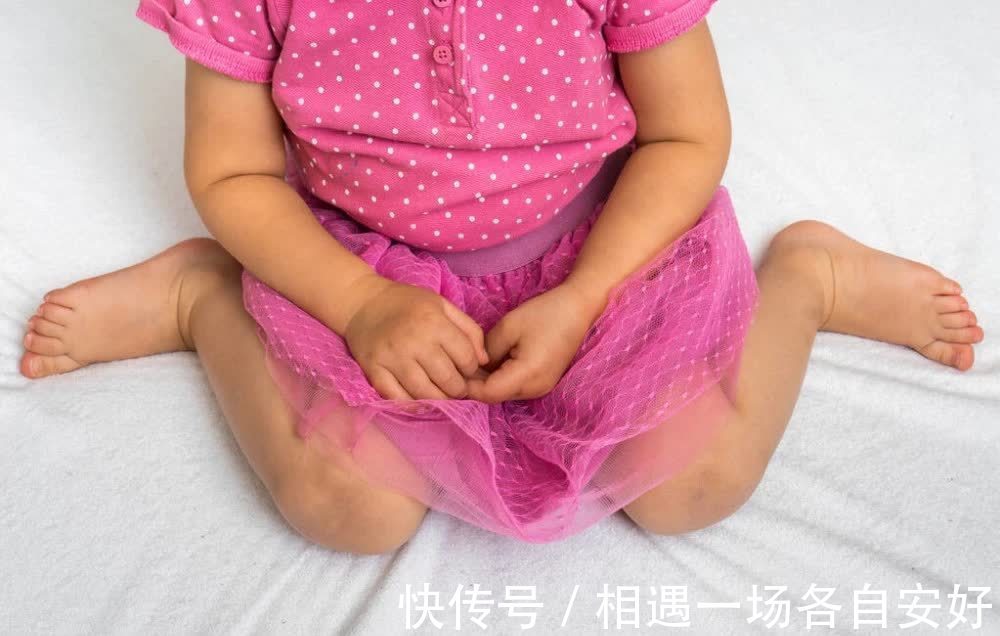 翘二郎腿|孩子的3种习惯性坐姿,身高会越长越“矮”,基因再好也徒劳