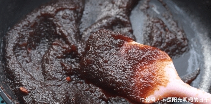 紅糖|夏天,女人別忘給自己準(zhǔn)備這零食,每天早上吃2塊,安穩(wěn)過夏天