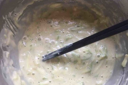 70岁奶奶的鸡蛋饼秘方，3分钟学会，营养美味，再也不光顾路边摊