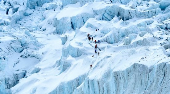 今年珠峰登山季第一起登山者死亡事件！两名外国登山者途中力竭而亡