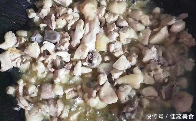 胶原蛋白|它是天然“雌激素”，女人常吃，皮肤粉嫩显年轻，40岁还是少女脸