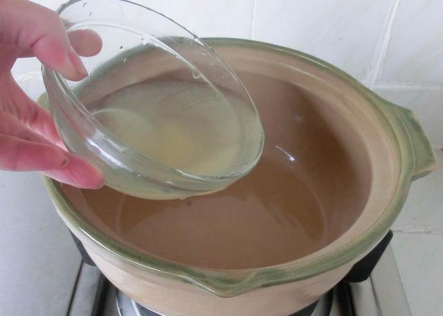 天越冷越爱吃的一锅腊肉煲,做法简单又好吃,鲜香汁美还特别下饭