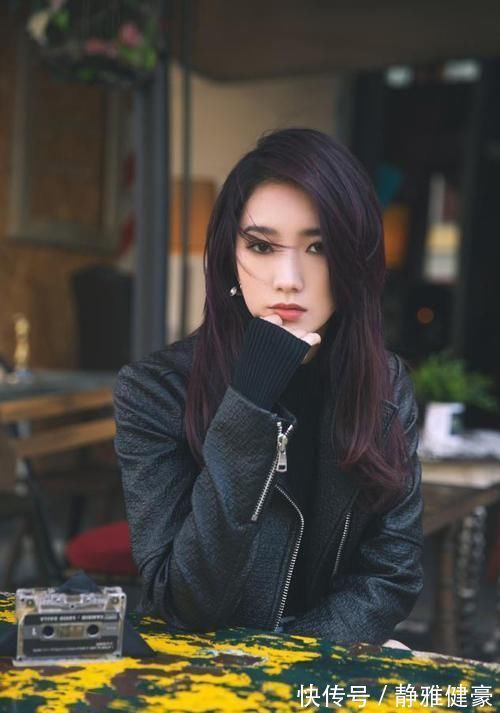 女人|不管多大年纪的女人,这5种发型留久了,脱发还很伤头发!