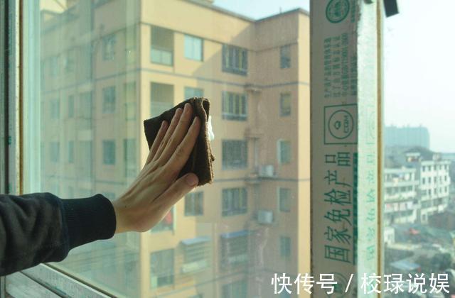 窗户总是擦不干净3种调料加水，胜过清洁剂，好用又省钱