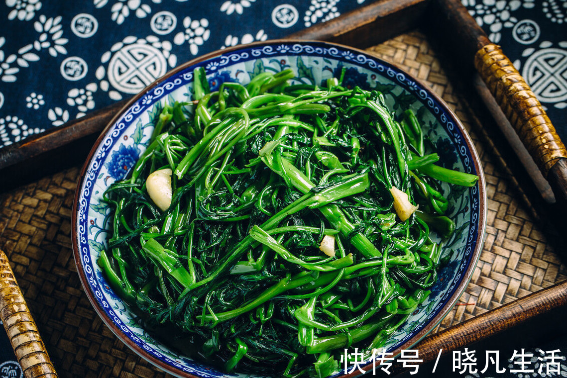 口感|炒空心菜，不可直接下锅炒，多加1步，口感又脆又嫩，颜色不发黑