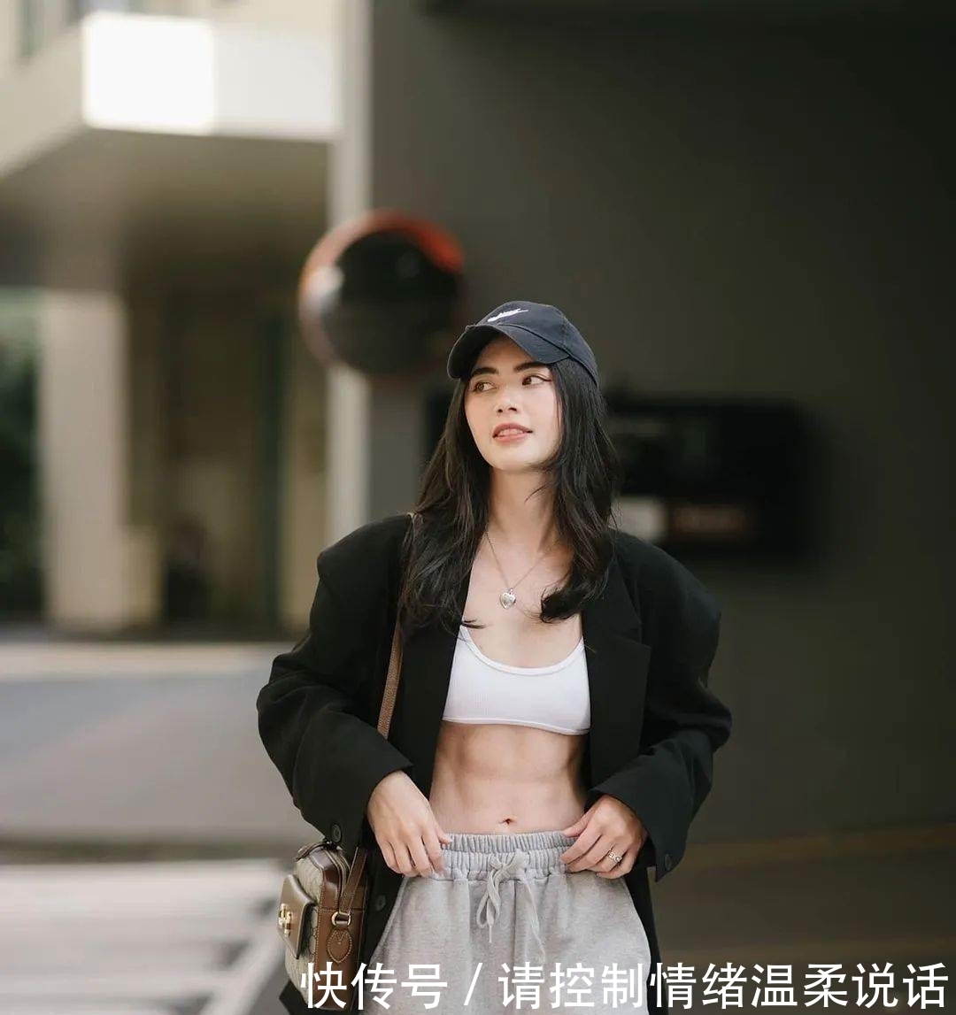 2021年第一套绝美气质穿搭:丝绒裙+毛衣!!!