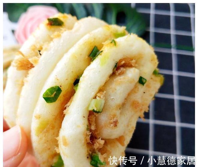 塑型|最好吃的肉松小花卷，刚出锅，一大盘就被俩孩子抢光了
