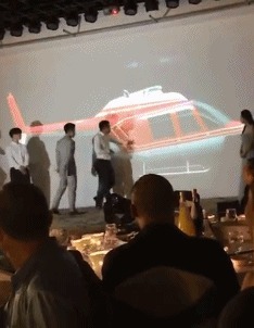 |笑话:老妈对女朋友不是很满意,抱怨道:那姑娘瘦得像个猴子似的