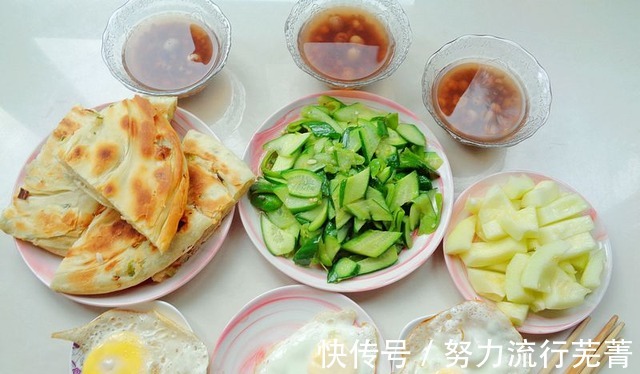 解暑汤|我家三伏天早餐,煎鸡蛋配解暑汤,清热降火,真不错!