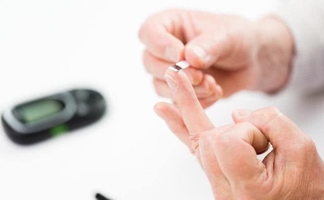 糖尿病人|血糖高的人,尽量少吃“4类”食物,帮助你“平稳血糖”