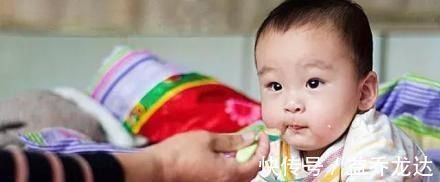 辅食|1岁宝宝求高抬贵手,3种辅食我们不能吃,会伤脾胃,长不高的