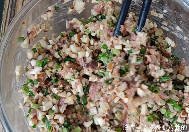 轻体|玉米面百吃不厌的做法，做法简单，美味又健康，很好的轻体美食