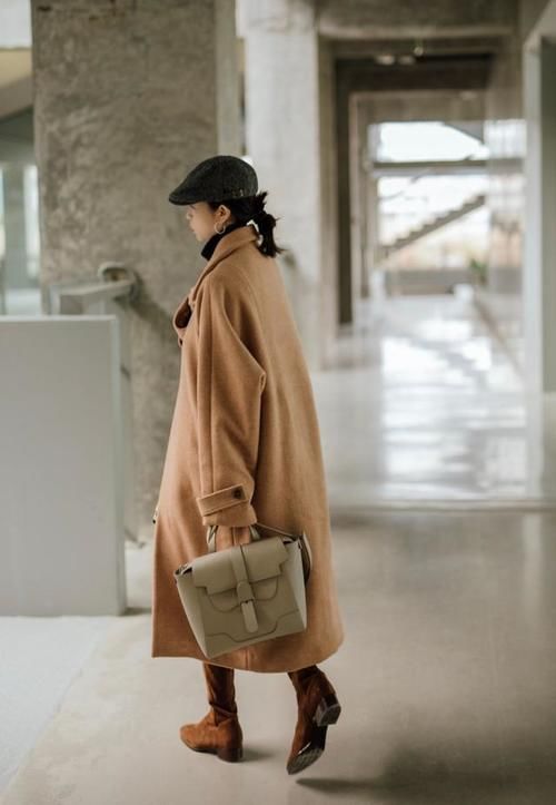 大地色|时尚博主玩转“大衣叠穿”，最爱大地色穿搭，美得不可方物