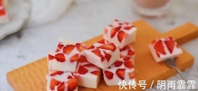 酸奶草莓冻这样做!简单4步不蒸不烤,一个奶锅就能做!