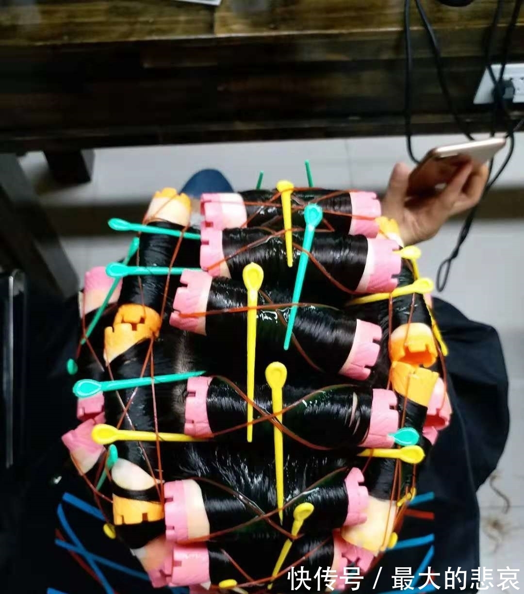 烫发 细软黄的发质烫不卷?这几种烫发方法,让你烫出健康有弹性的卷发