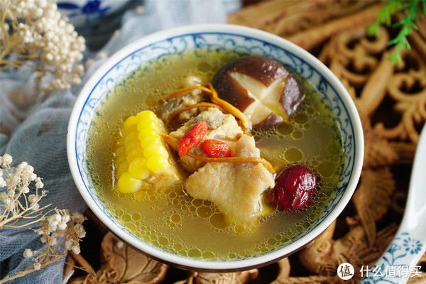 窍门|日常三餐 篇五十七:秋季炖鸡汤,记住“2不用3窍门”,鸡汤清亮鲜香,好喝人人夸