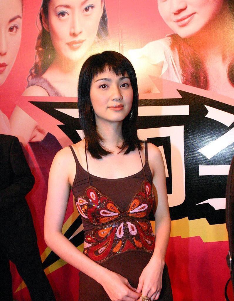 穿搭|求洪欣别再剪刘海了,虽然看着稚嫩,但是显得脸盘有点大,不太美