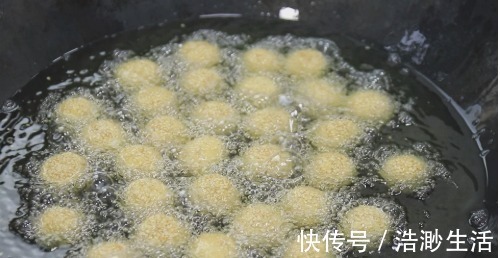 植物油|2个鸡蛋，一碗面，不发面不醒面，快速做开口笑，个个酥的直掉渣