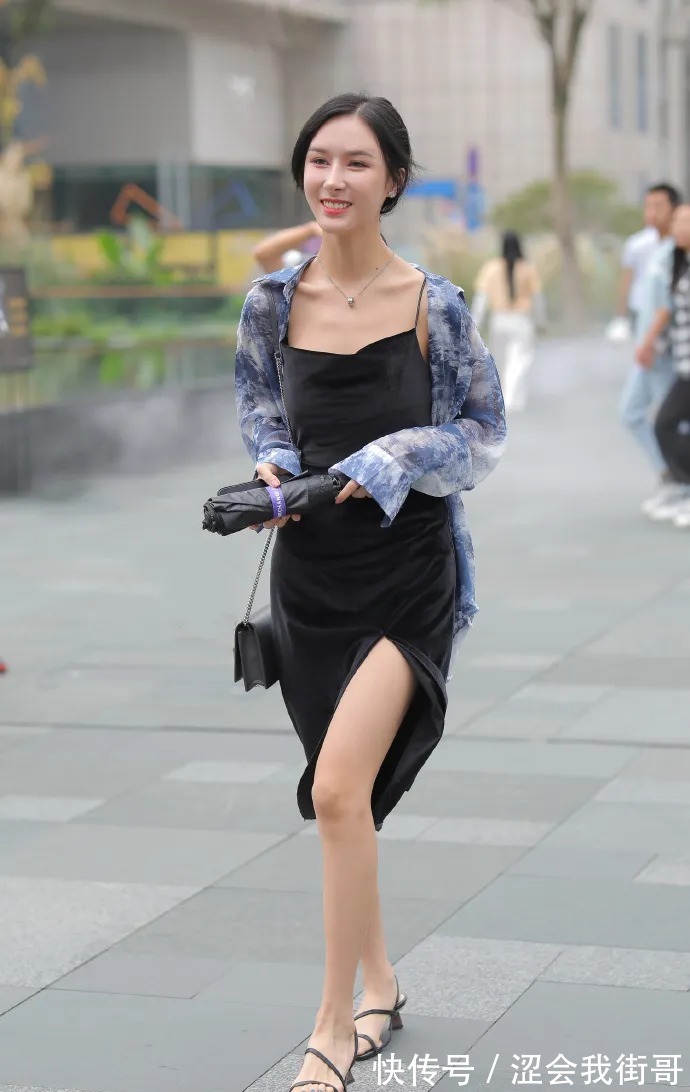 美女|街拍:长得真好看,美腿的苗条性感美女