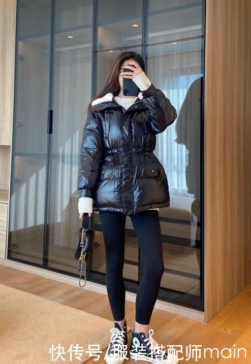 今冬的外套，请优先考虑“毛领款”，穿上让你又潮又美