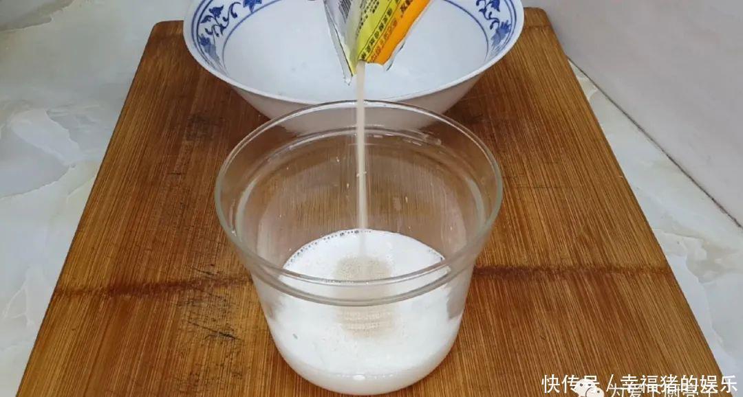 面粉别炸油条了，锅里炸一炸，做出特色小零食，比薯片麻花还好吃