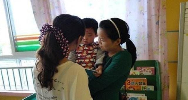 家庭作业|幼儿园要求带水果,宝妈塞给女儿一个最贵的榴莲,第二天孩子哭了